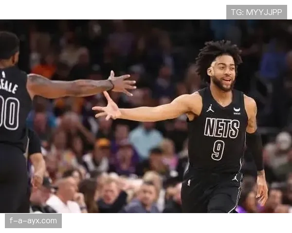 冰岛球星加盟英冠球队，开启职业生涯新篇章引关注