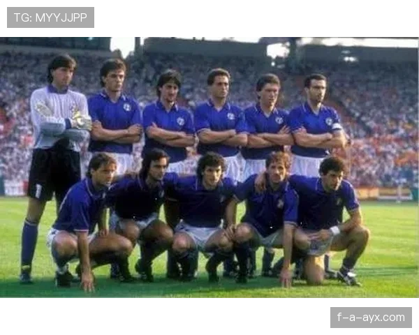 马尔蒂尼精准拦截显神勇，助球队防线稳固如山