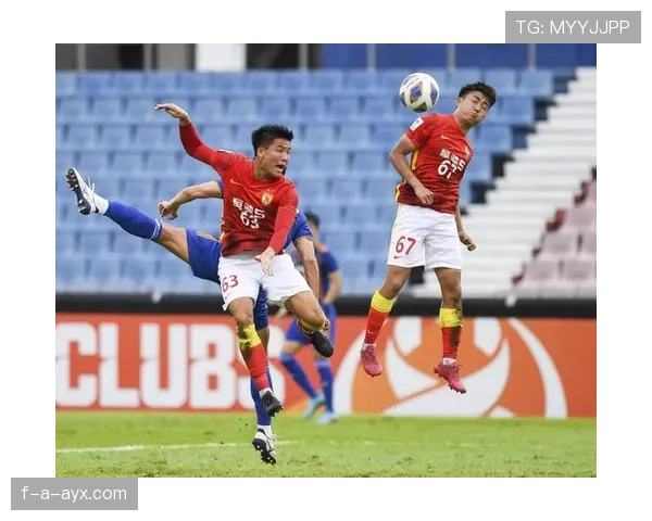 广州队球迷以不屈精神点燃赛场，永不放弃的激情赢得广泛关注
