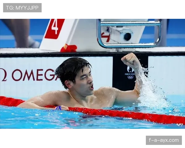 潘展乐训练完直接啃鸡腿？这自律和放纵切换也太丝滑了